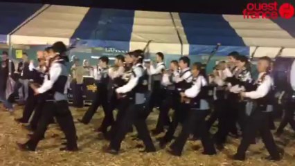 La nuit de la Sahmain - Le Bagad de Ploërmel commence la danse