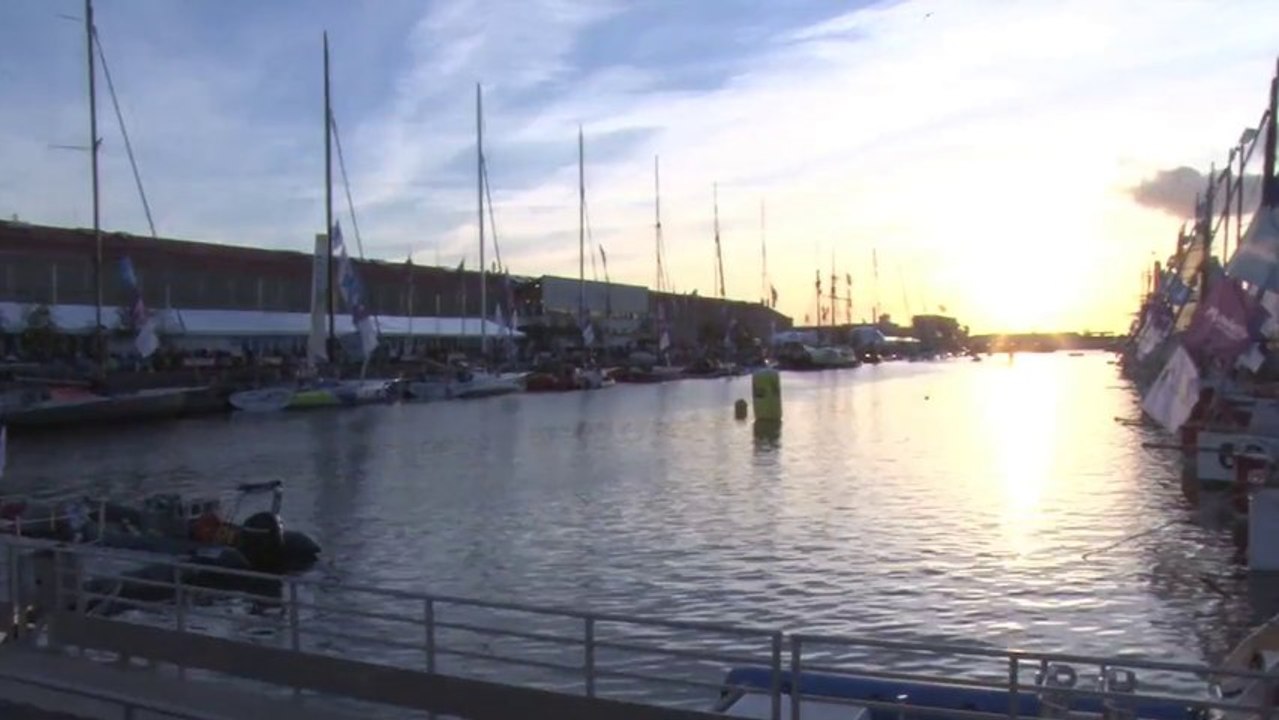 Les Hacmen à la Transat Jacques Vabre pour une séance de dédicaces
