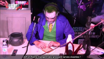 Jeff et Piètre mangent des grossent larves vivantes !