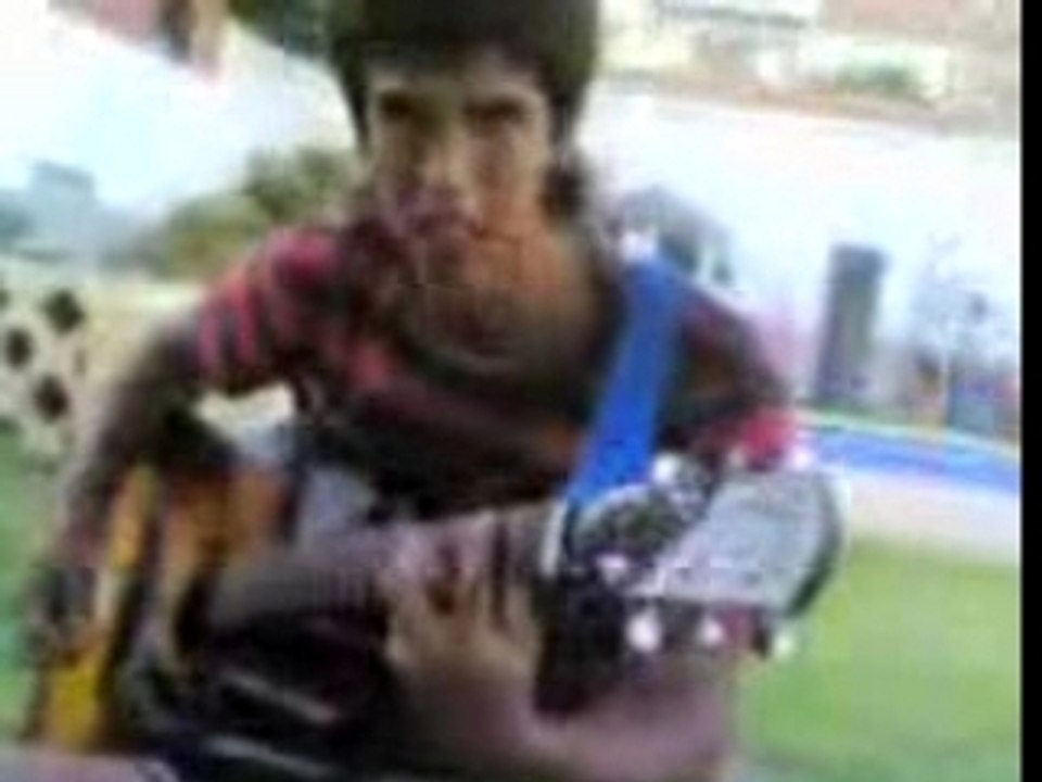 Borja tocando super yankies