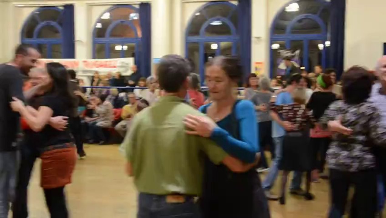 Paimpol : le fest-noz de la Toussaint fait le plein 1/2