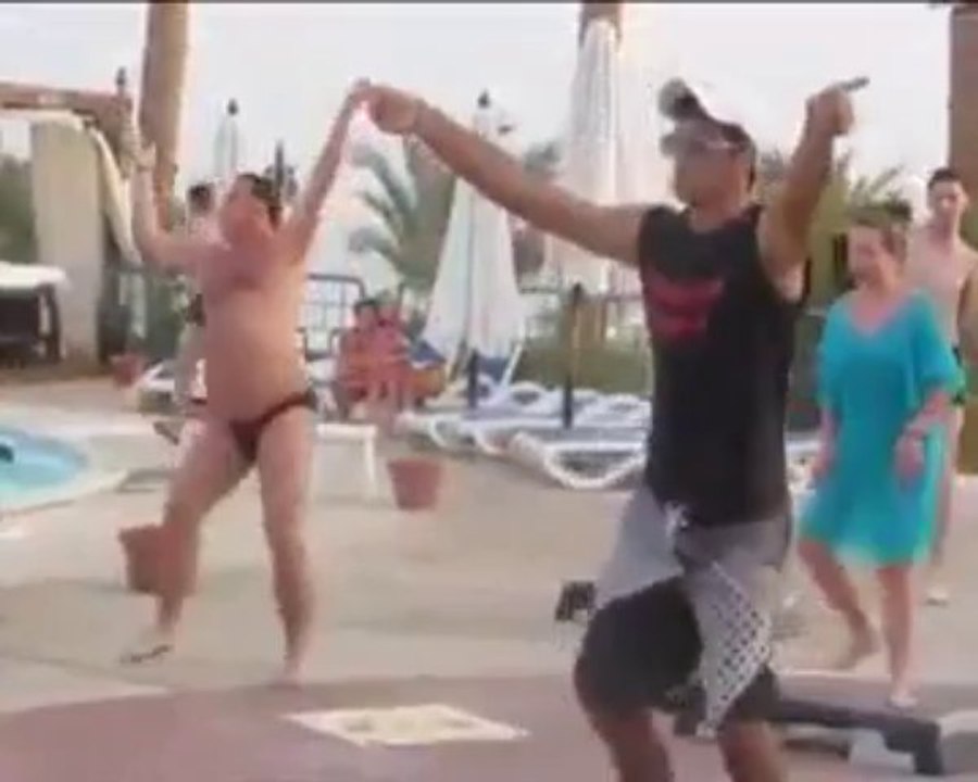 Gordo bailando sexy aerobic