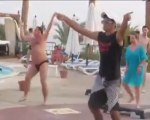 Videos de Risa: Señor gordito con mucho ritmo en una sesion de aerobic (tepillao.com)