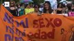 Centenas de mulheres marcham em Honduras contra violência sexual.