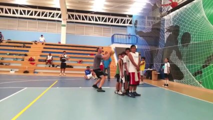 Dunking over 4 mexicans