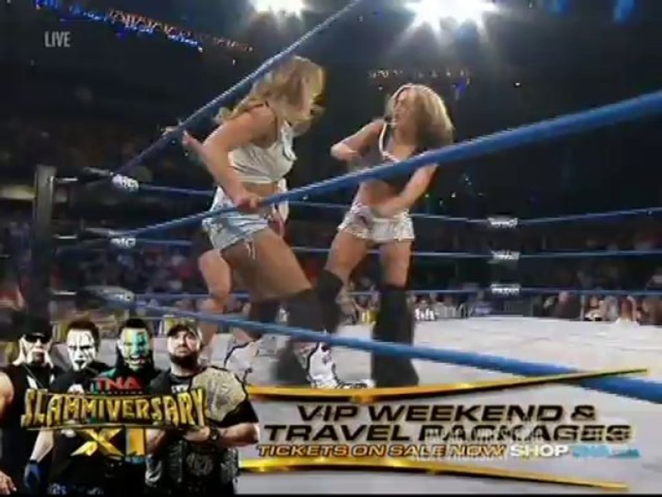 Mickie James vs Velvet Sky Championship Match