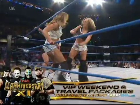 Mickie James vs Velvet Sky Championship Match