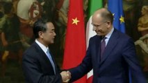 Roma - Letta incontra il Ministro degli Esteri cinese, Wang Yi (29.10.13)