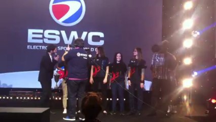 ESWC 2013 : Arrivée et présentation des joueuses avant la finale mondiale.