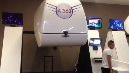 Oliv et Evan au simulateur