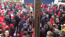 Manif pour l'emploi. Les manifestants commencent à se rassembler à Quimper