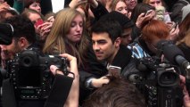Jonas Brothers Put On United Front, Rob Lowe, Katie Couric And Bethenny Frankel