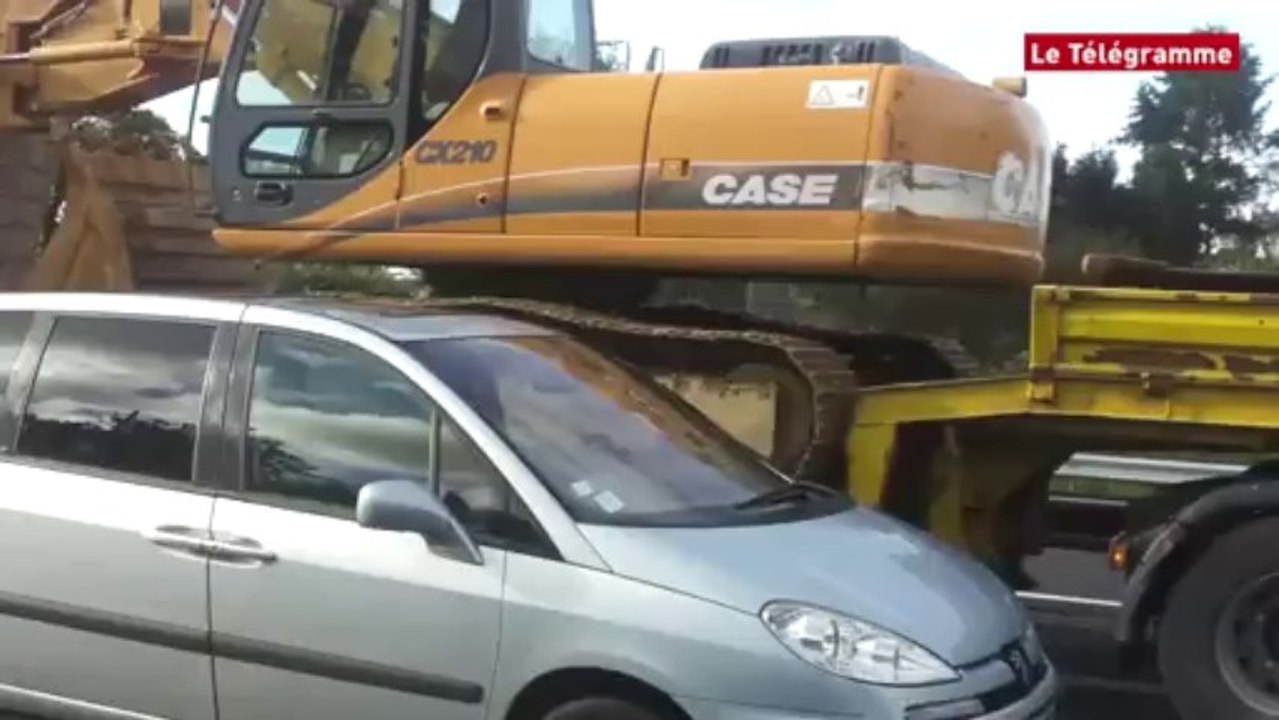 Landaul (56). Action au portique écotaxe