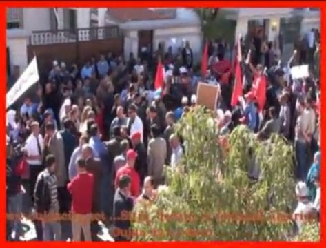 الفرع الجهوي للنقابة الوطنية للصحافة المغربية ينظم وقفة احتجاجية أمام القنصلية الجزائرية بوجدة