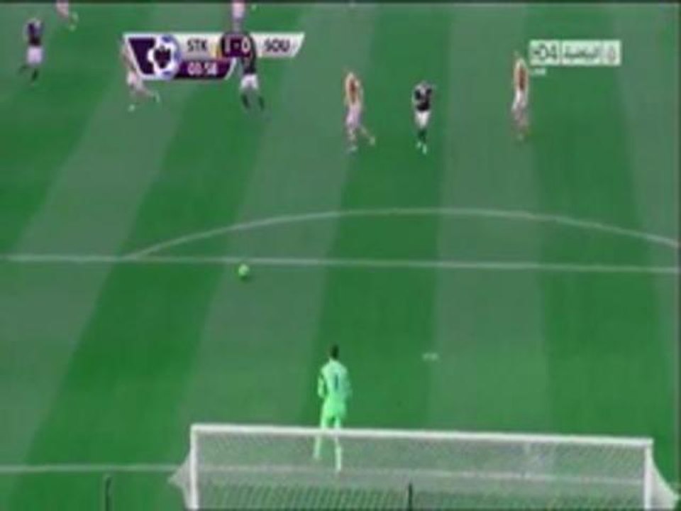 Football : un gardien marque un incroyable but depuis sa propre surface