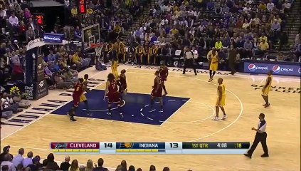 Paul George monte au dunk face aux Cavs