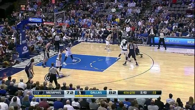 La superbe passe terre de Monta Ellis