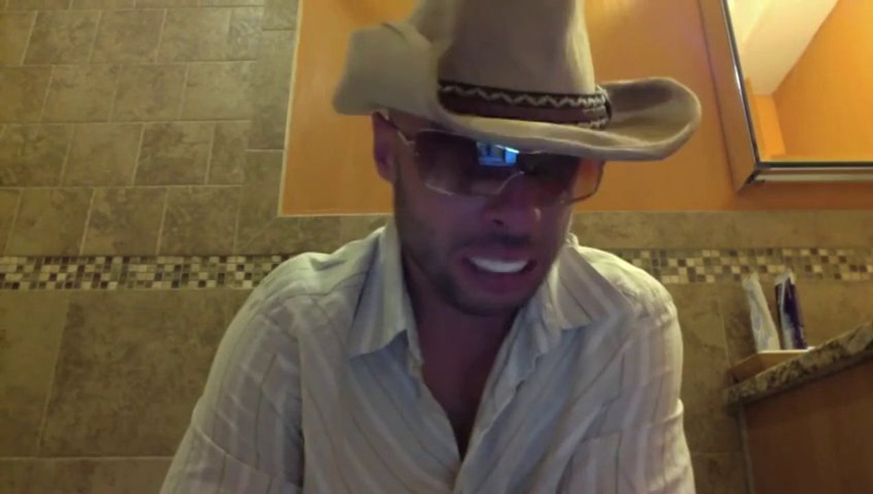 Poop Pee Prank Calls, the guys farts on the phone!