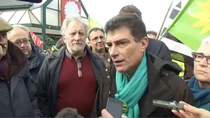 Pascal Durand manifeste à Carhaix