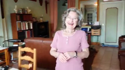 Claudine lit son poème