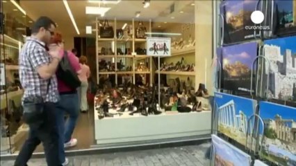 Yunanistan'da esnaf bir asır sonra Pazar günü kepenk açtı