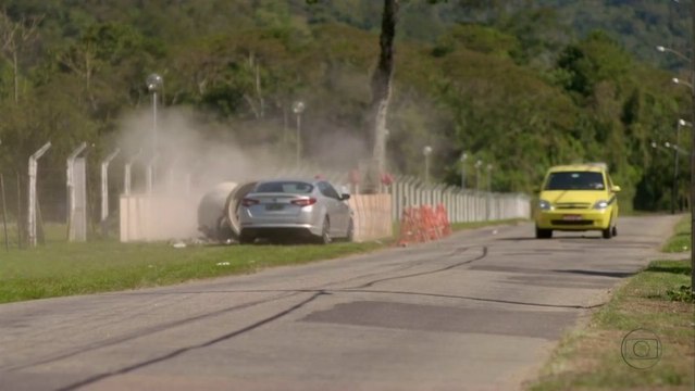 Carminha choca en su auto - Avenida Brasil