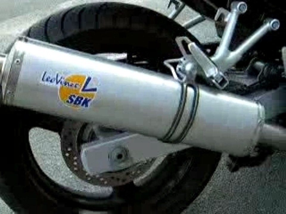 Son pot Leo vince sur Bandit 650