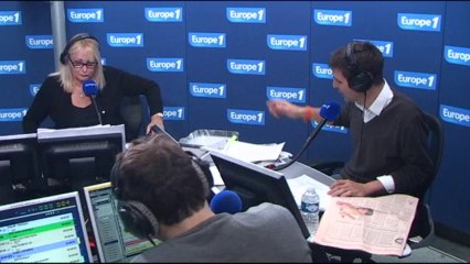 Toute la presse derrière les deux journalistes