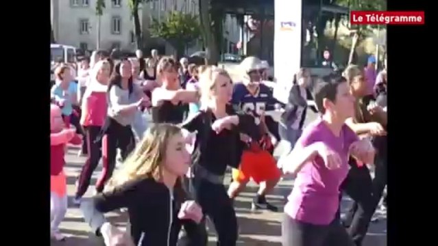 Vannes. Zumba et foot américain sur le port