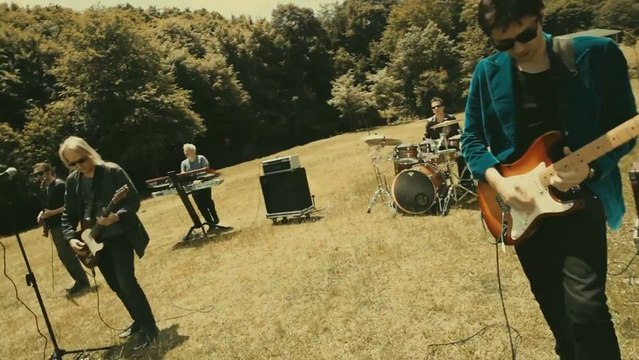 Evrenden Geçerken (Bulutsuzluk Özlemi)