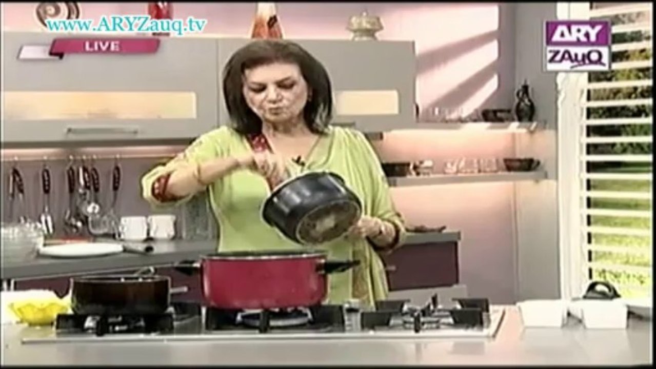 Zauq Zindagi, Chicken Pot-pie, Corn 'n' Dil Salad, Rose Buns & Custard Sewaiyan, 4-11-13, part 1
