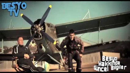 Uçak üstünde tenis oynamak