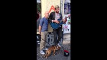 Streetmusician sings - Original singer comes along and joins him