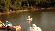 Catapulter sa copine à plus de 20m en sautant sur une bouée : FAIL de l'année!!!