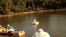 Catapulter sa copine à plus de 20m en sautant sur une bouée : FAIL de l'année!!!