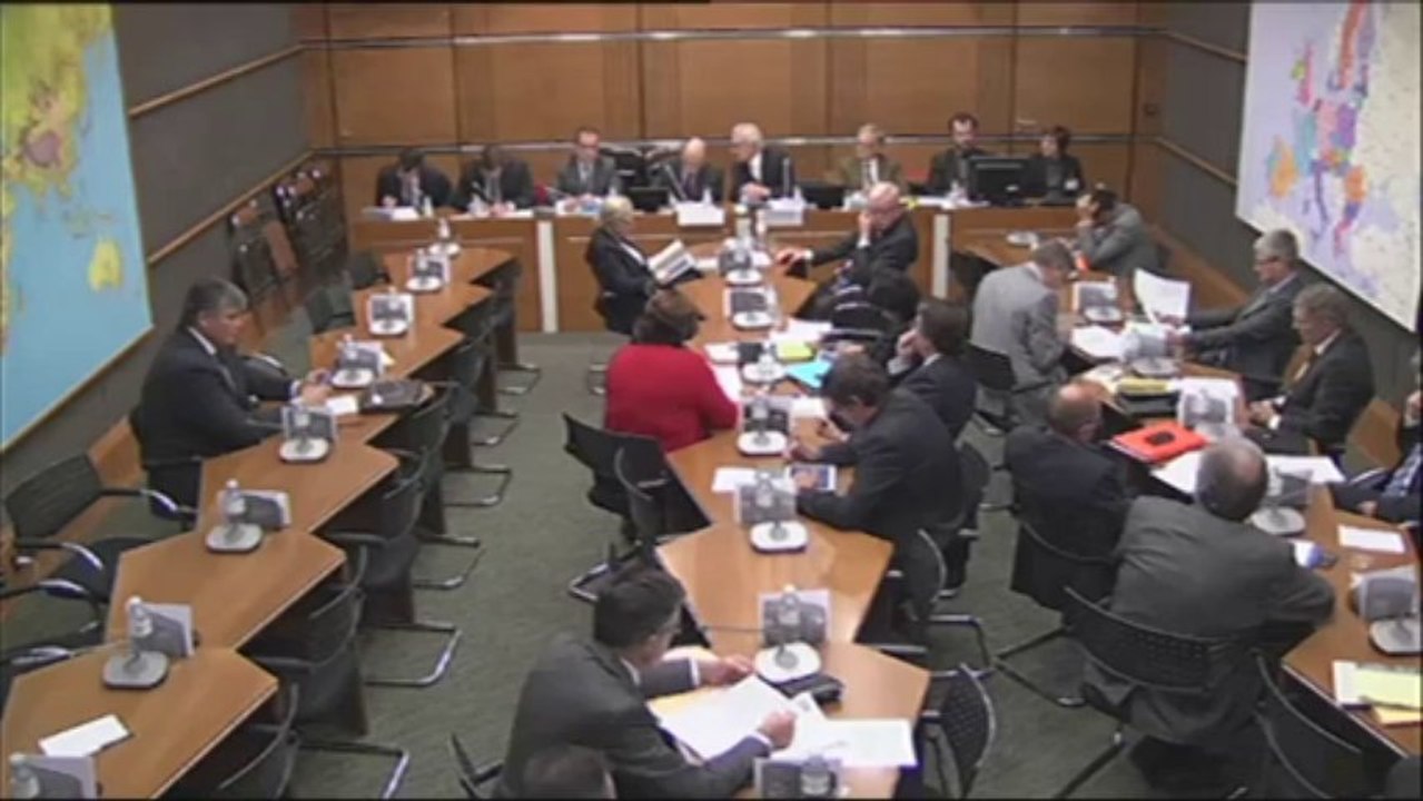 29 octobre 2013, Commission de Développement Durable : Audition de Louis Gallois sur les investissements en matière de développement durable : Bertrand Pancher demande que soient précisées les règles, importantes, d'écoconditionnalité