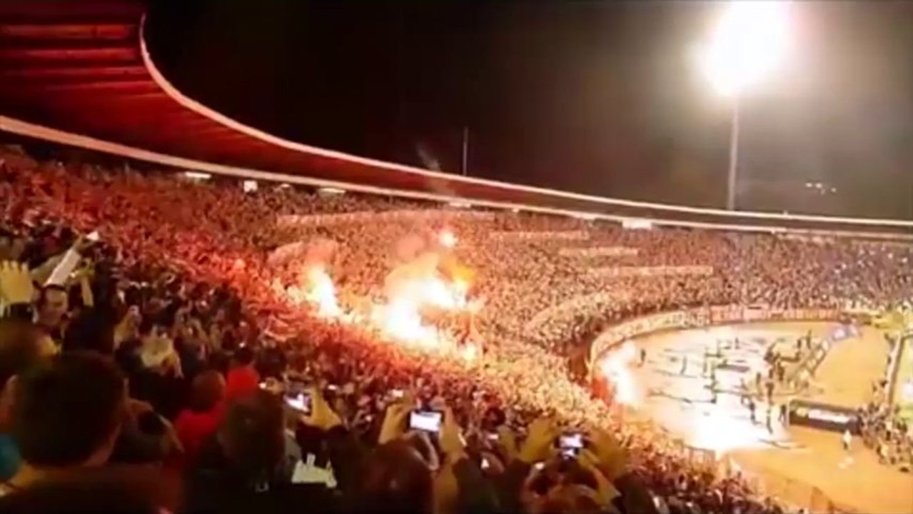 Des ultras mettent le feu dans le stade de Belgrade