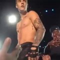 Justin Bieber quitte la scène furieux après avoir reçu un projectile en plein concert