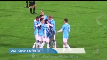 Football : il marque contre son camp depuis le milieu du terrain !