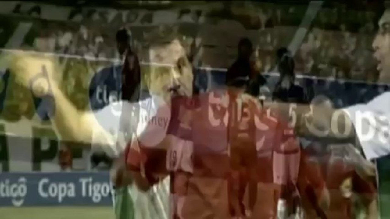 Bolivien: Schiri kennt Abseits-Regel nicht!