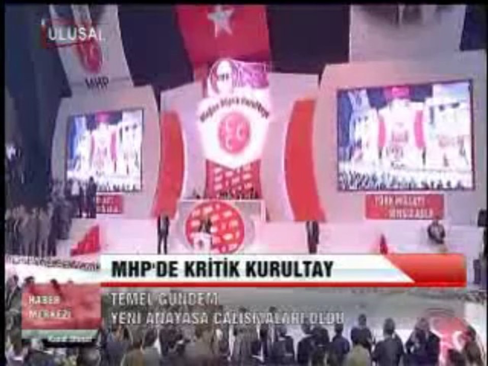 MHP KONGRESİNE BÖLÜNME ANAYASASI DAMGASINI VURDU