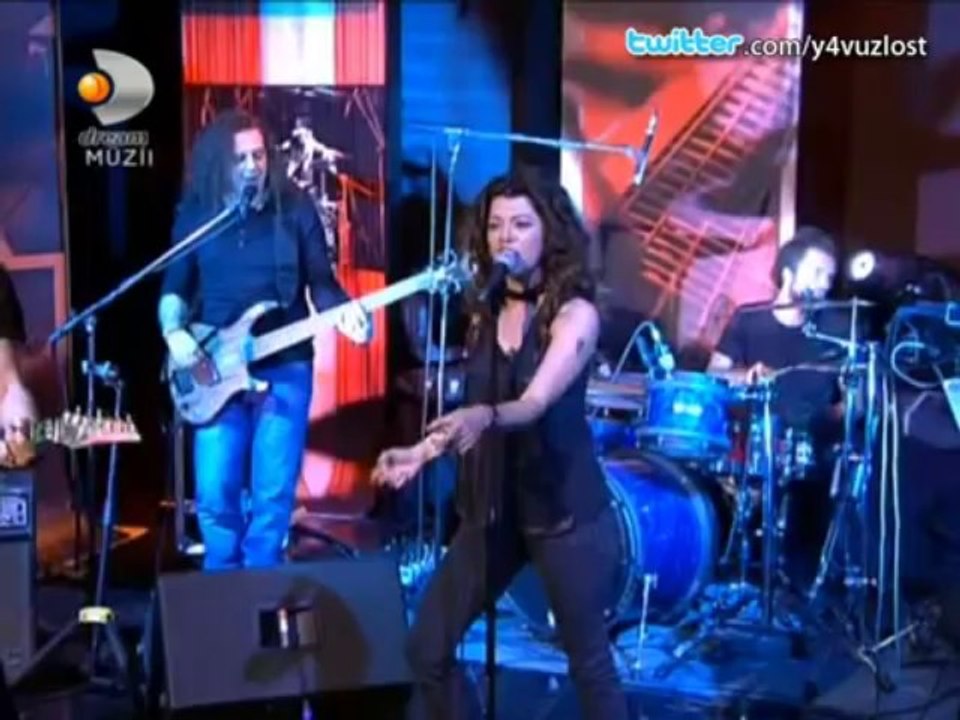 Özge Fışkın - Unutulurmuş (Yüxexes Canlı Performans)