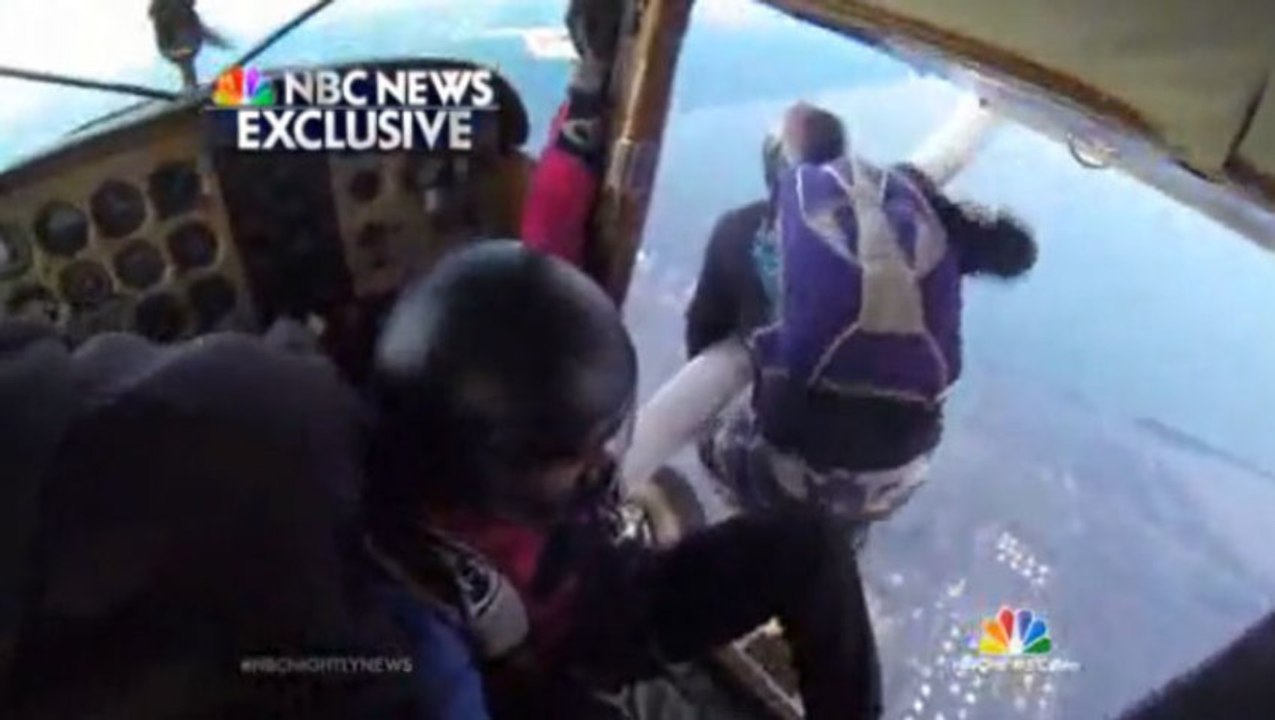 Deux avions avec des parachutistes rentrent en collision