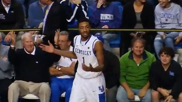 Le basketteur marque contre son camp