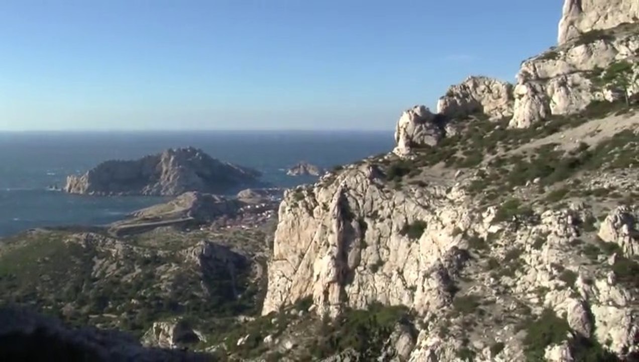 Découvrez les calanques, à pas de géant !