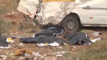 Servis minibüsü devrildi: 6 ölü, 11 yaralı