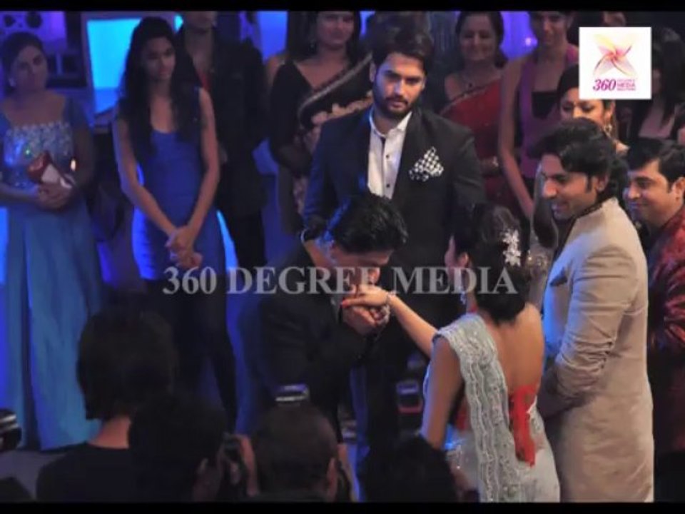 Shahrukh Khan shake to leg with 'Drashti Dhami' at the RK Relief Party- Madhubala- Ek Ishq Ek Junoon