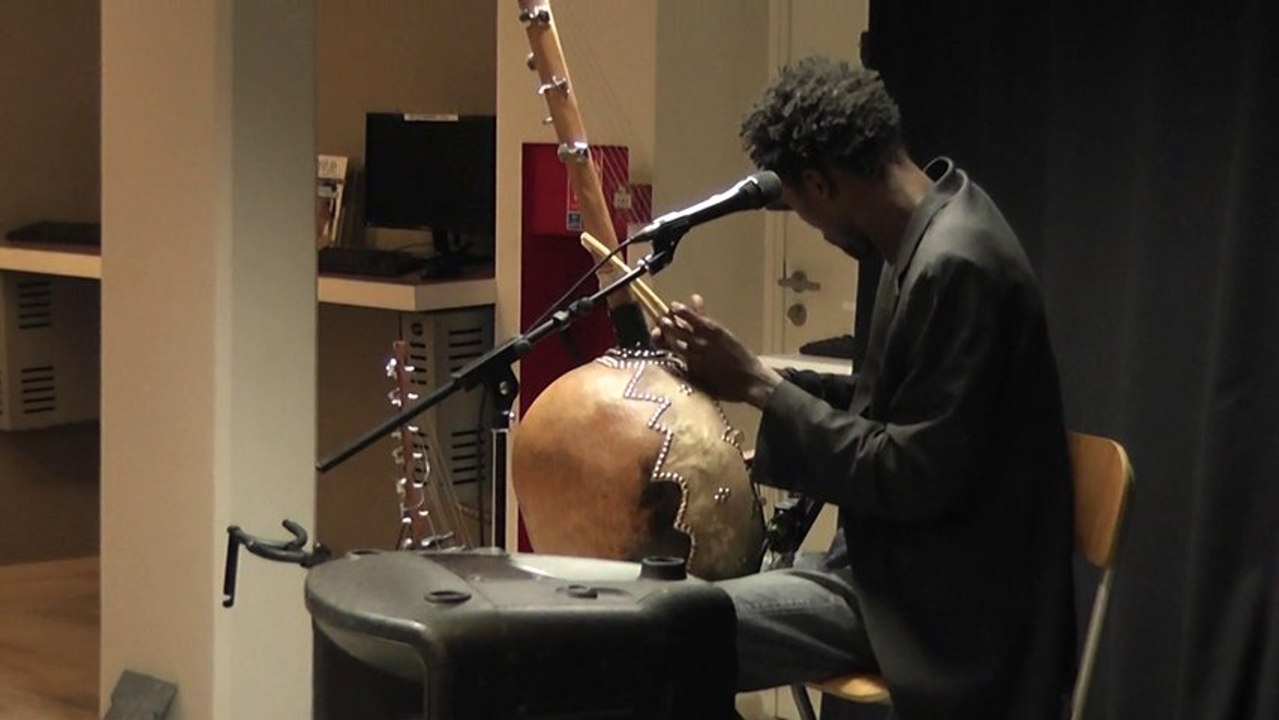 Festival Monte le son 2013 - Concert de Pédro Kouyaté à la médiathèque Hélène Berr