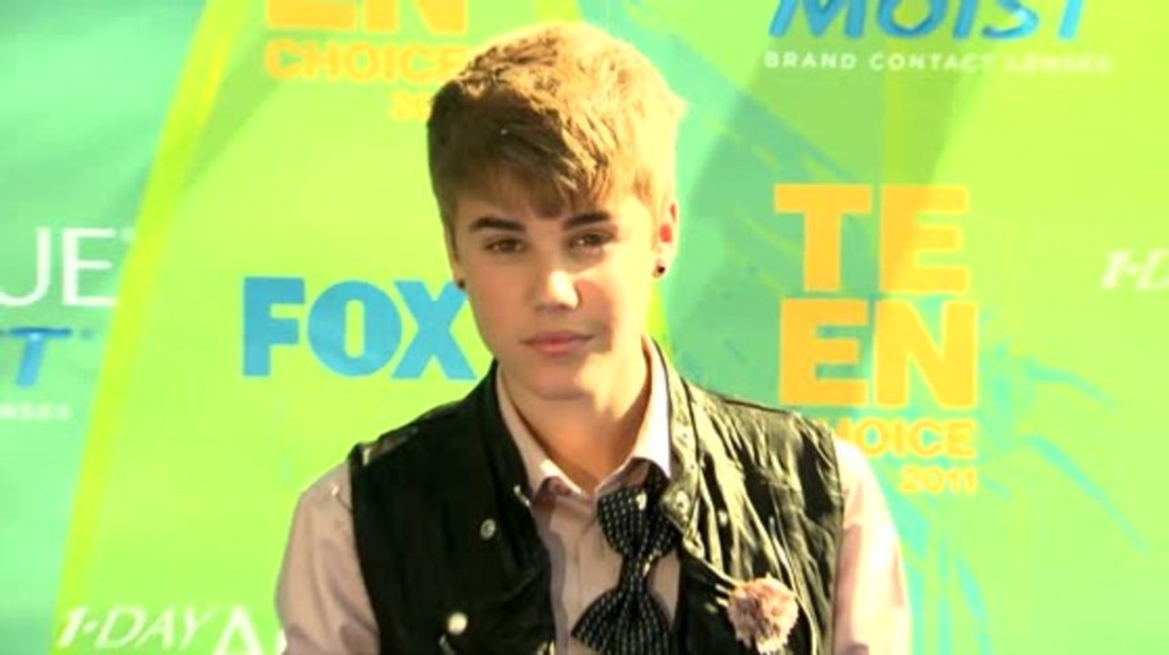 Justin Bieber verließ Bühne nachdem Flasche ihn traf