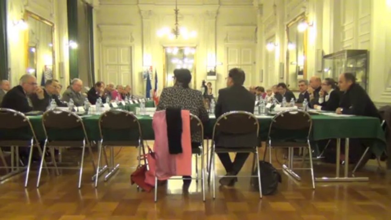 conseil municipal à Avranches - 4 nov 2013 - transfert de propriété place de la Gare